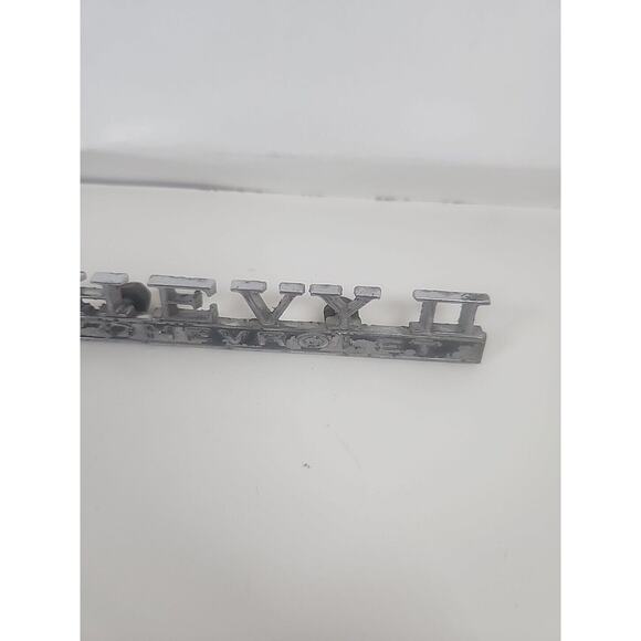 CHEVROLET CHEVY II EMBLEM ORNAMENT " CHEVY II " Part Number 7745749 - Picture 3 of 5